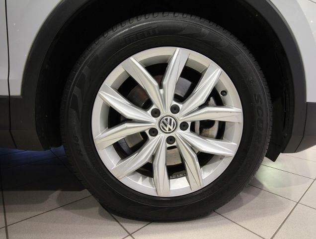 Volkswagen Tiguan 2.0 TSI DSG 4Motion Navi Active Info