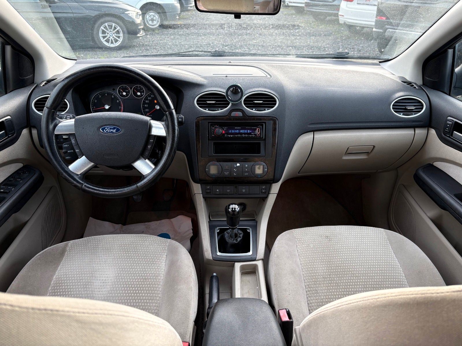 Fahrzeugabbildung Ford Focus 1.6 Lim. Ghia Klimaauto Glasdach SHZ PDC