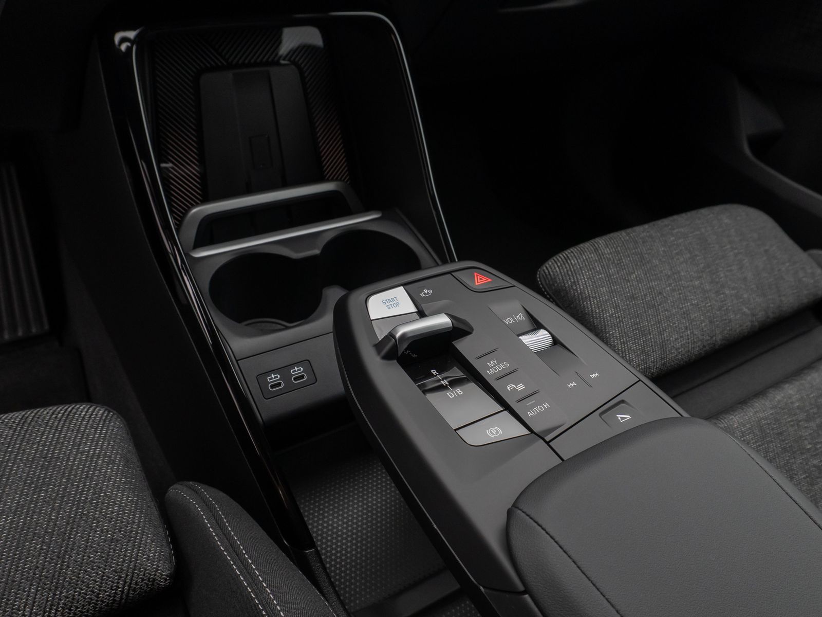 Fahrzeugabbildung BMW iX1 eD20 Kamera DAB Fernlichtassis Komfort Sport