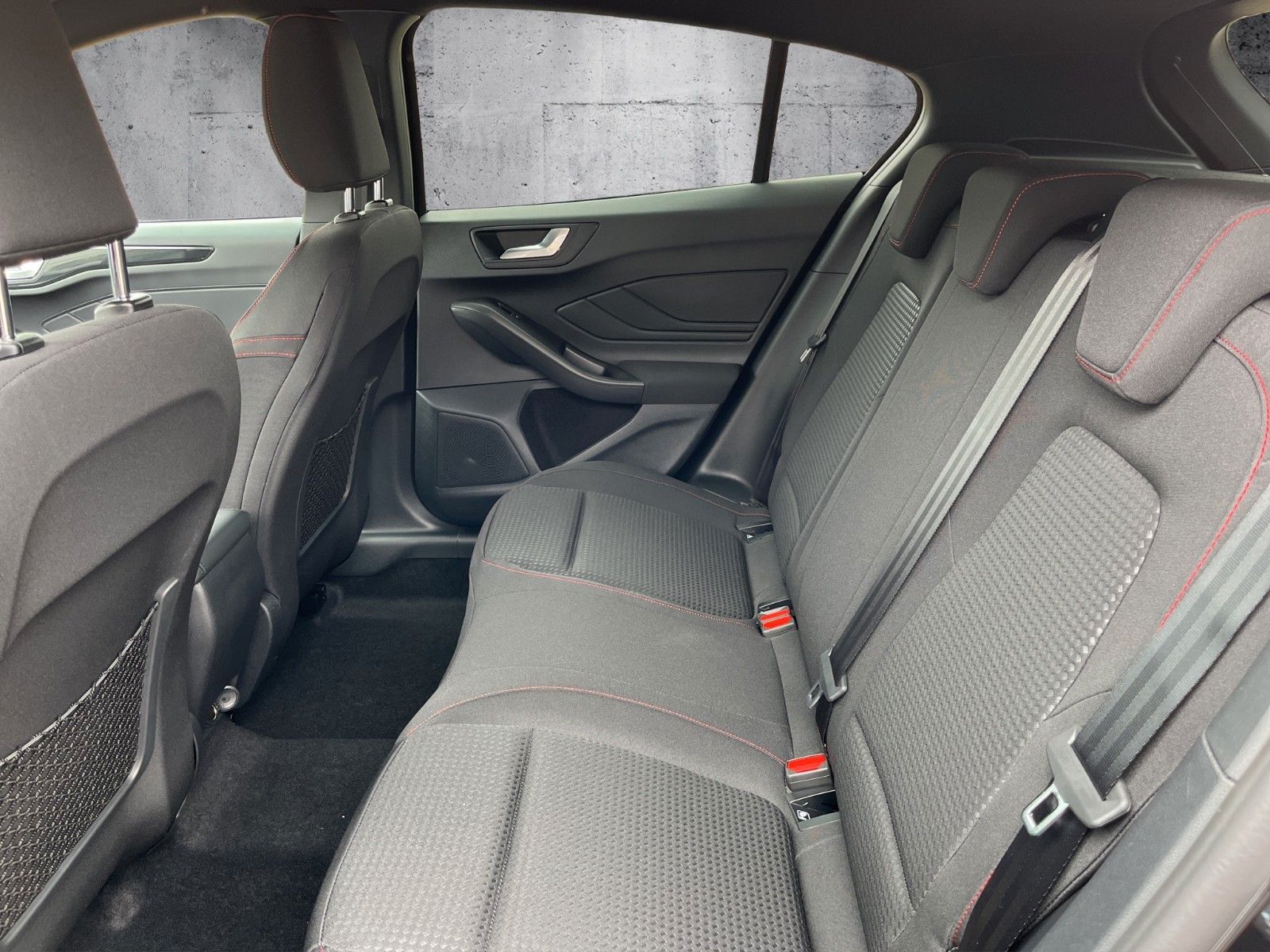 Fahrzeugabbildung Ford Focus Lim. ST-Line