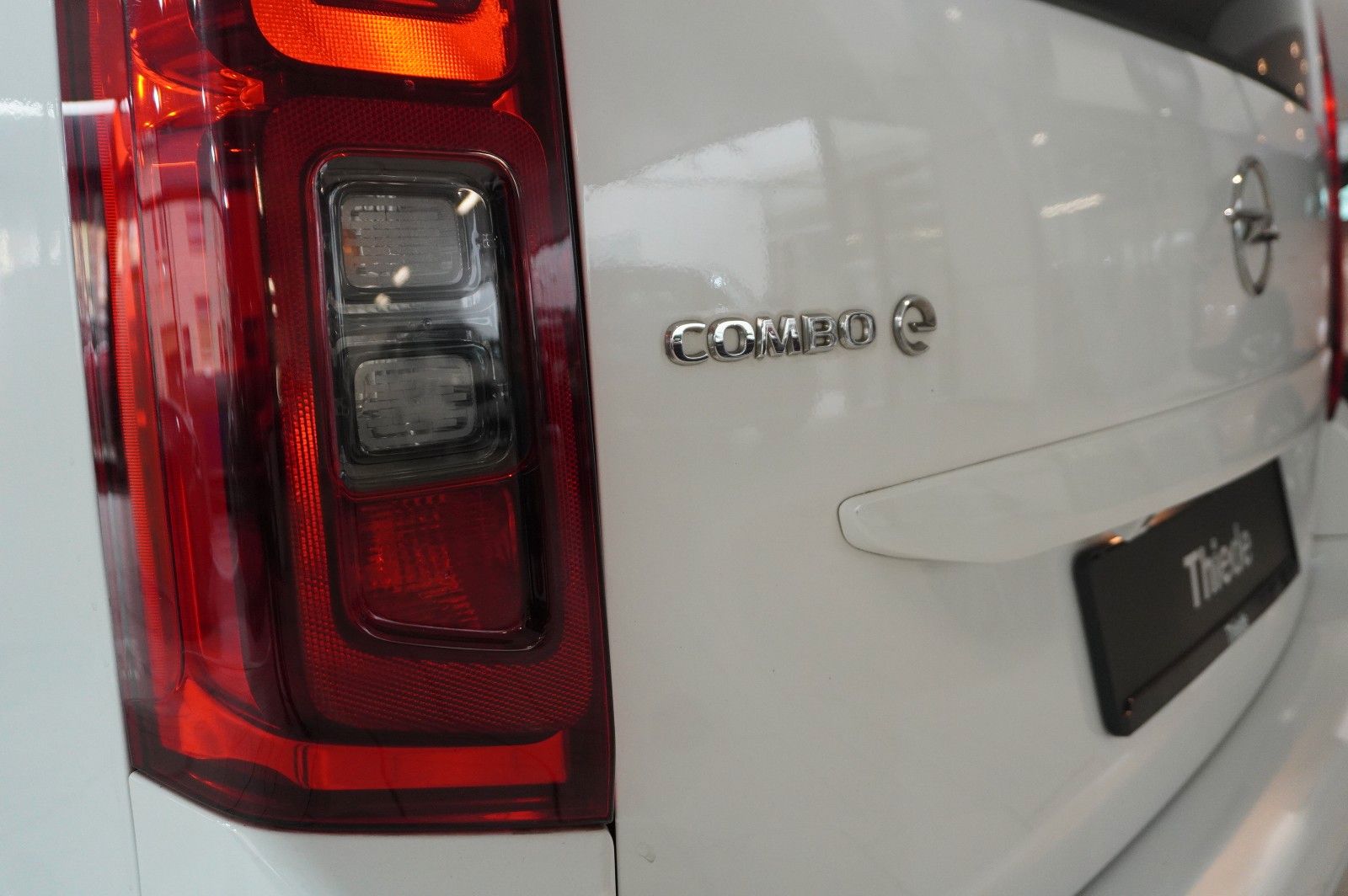 Fahrzeugabbildung Opel Combo-e LIFE ELEGANCE 11KW NAVI/KAMERA/VIRT./DAB