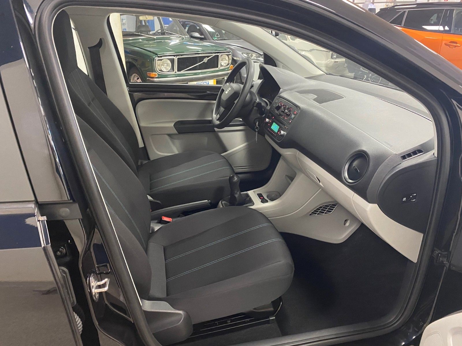 Fahrzeugabbildung SEAT Mii 1.0 Style+KLIMA+ALLWETTER+RADIO CD+GARANTIE+