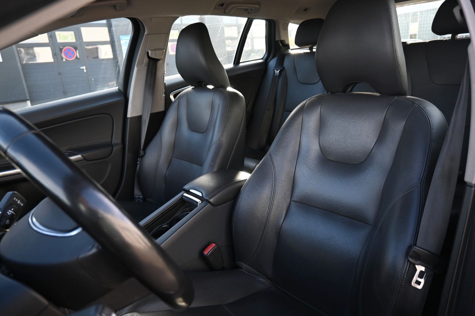 Fahrzeugabbildung Volvo V60 Kombi D6 Summum AWD*NAV*LED*TEMPO*
