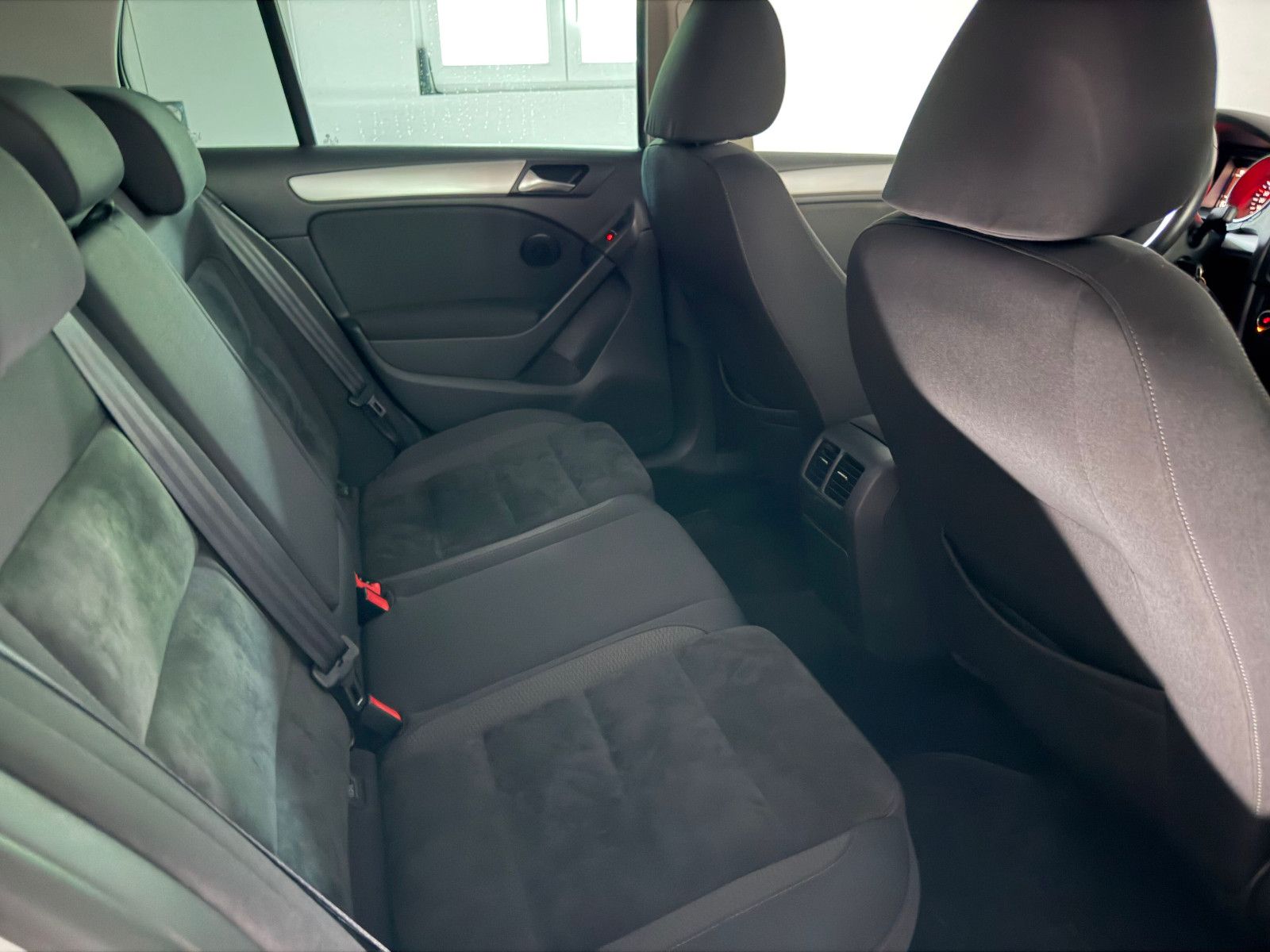 Fahrzeugabbildung Volkswagen Golf VI Highline/eGSD/ALCANTARA/KLIMAA./1.HAND