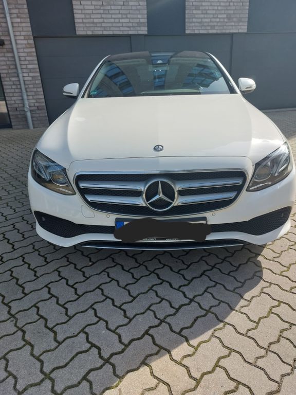 Image of Mercedes-Benz E 200