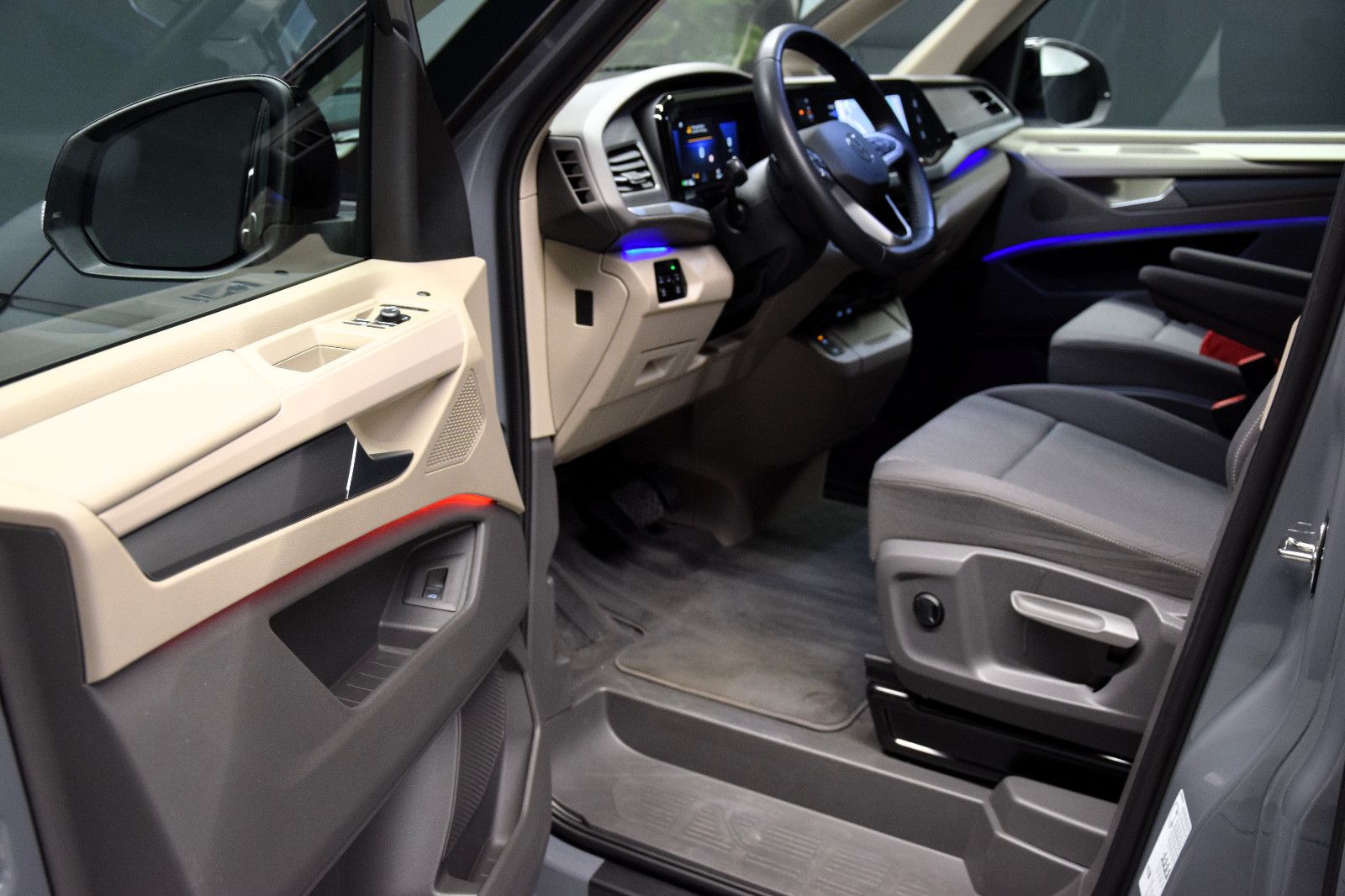 Fahrzeugabbildung Volkswagen T7 Multivan Edition ACC Standheizung AHK Kamera