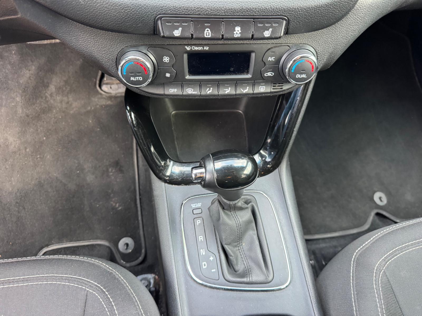Kia cee'd 2012 — photo 16