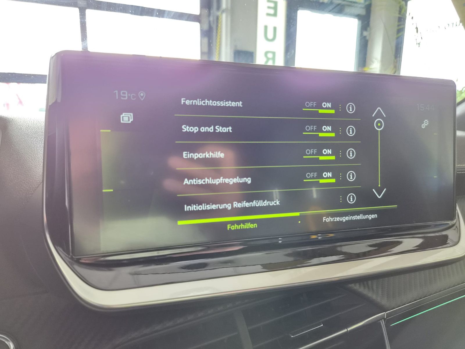 Fahrzeugabbildung Peugeot 208 GT / LED / NAVI / KAMERA / SCHECKHEFT