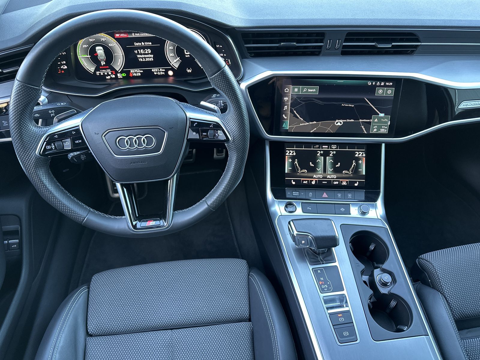 Fahrzeugabbildung Audi A6 Avant 50 TFSI e Qu S-Line NAV+LED+VCOCK+20ZO