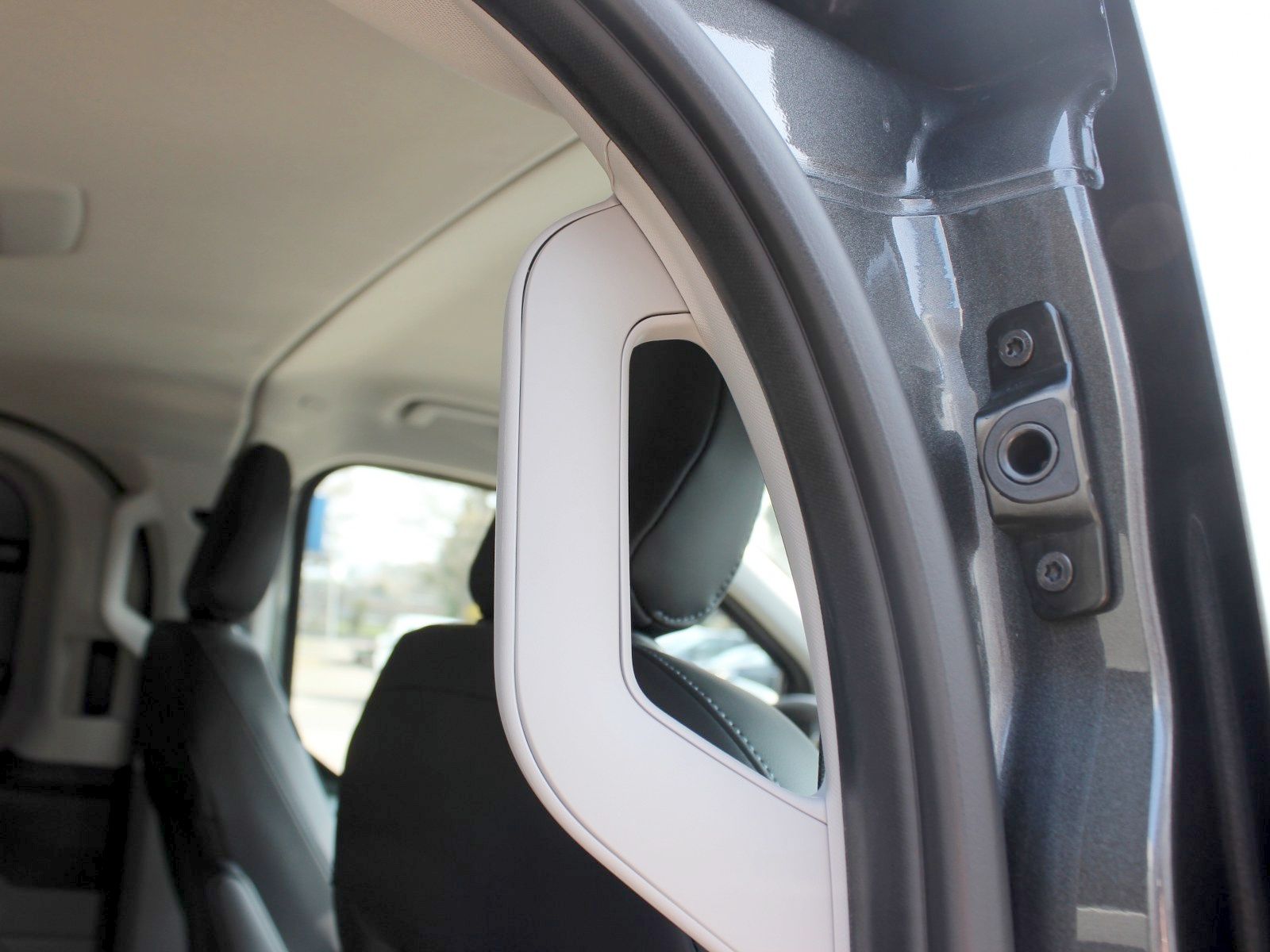 Fahrzeugabbildung Ford Tourneo Custom 320 L1 Tourneo Active FWD Bus