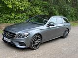 Mercedes-Benz E 400 d 4MATIC T Autom. - - silberne Mercedes-Benz E 400