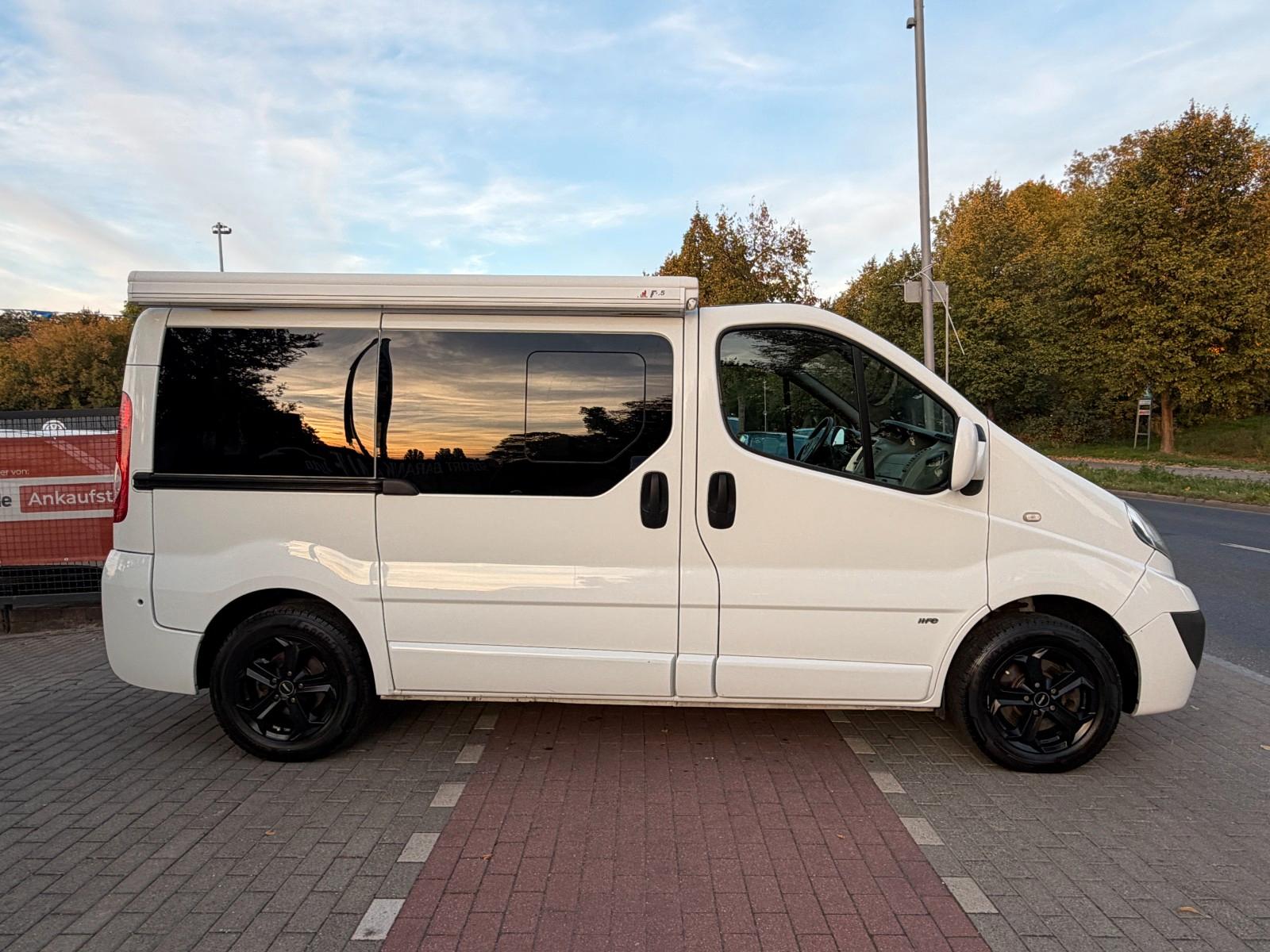 Opel Vivaro Life Cosmo Westfalia 2.5 CDTI 145 ch BVM / 7 places / Couchage + Table / Store / Chauffage auxiliaire