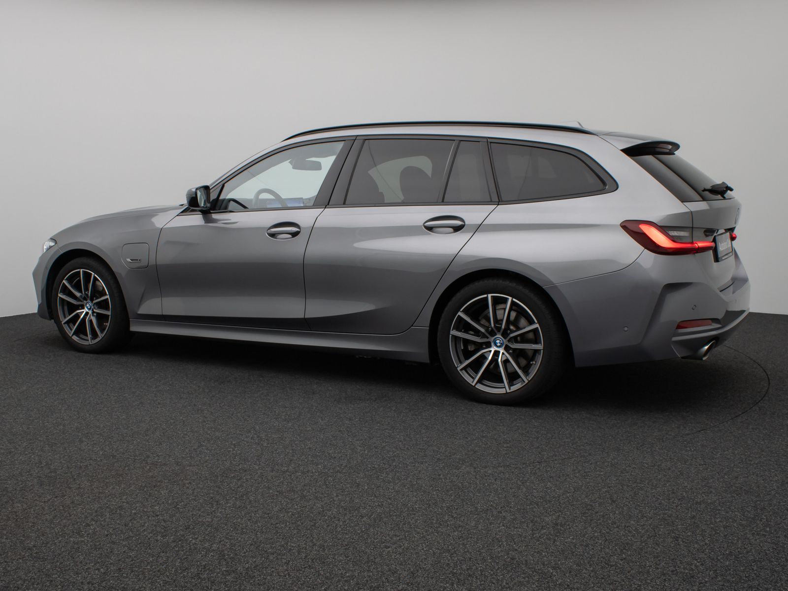 Fahrzeugabbildung BMW 330e Panorama Kamera HUD DAB HiFi AHK Sport Lede