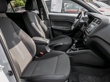Hyundai i20 Passion Plus Navi SHZ LenkradHZG Spurhaltea.