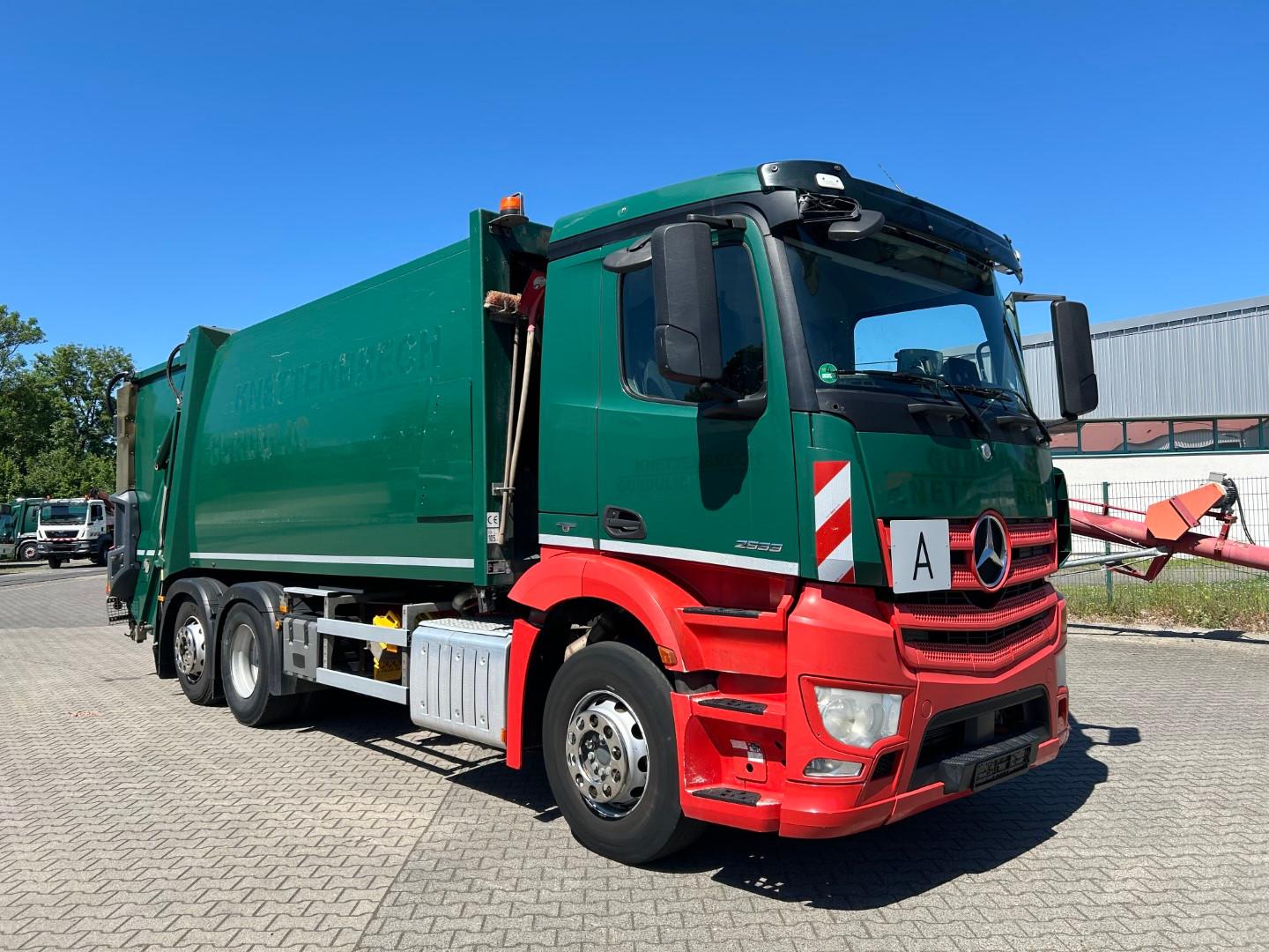 Mercedes-Benz Antos 2533 / Fauen Variopress 524 + Schüttung