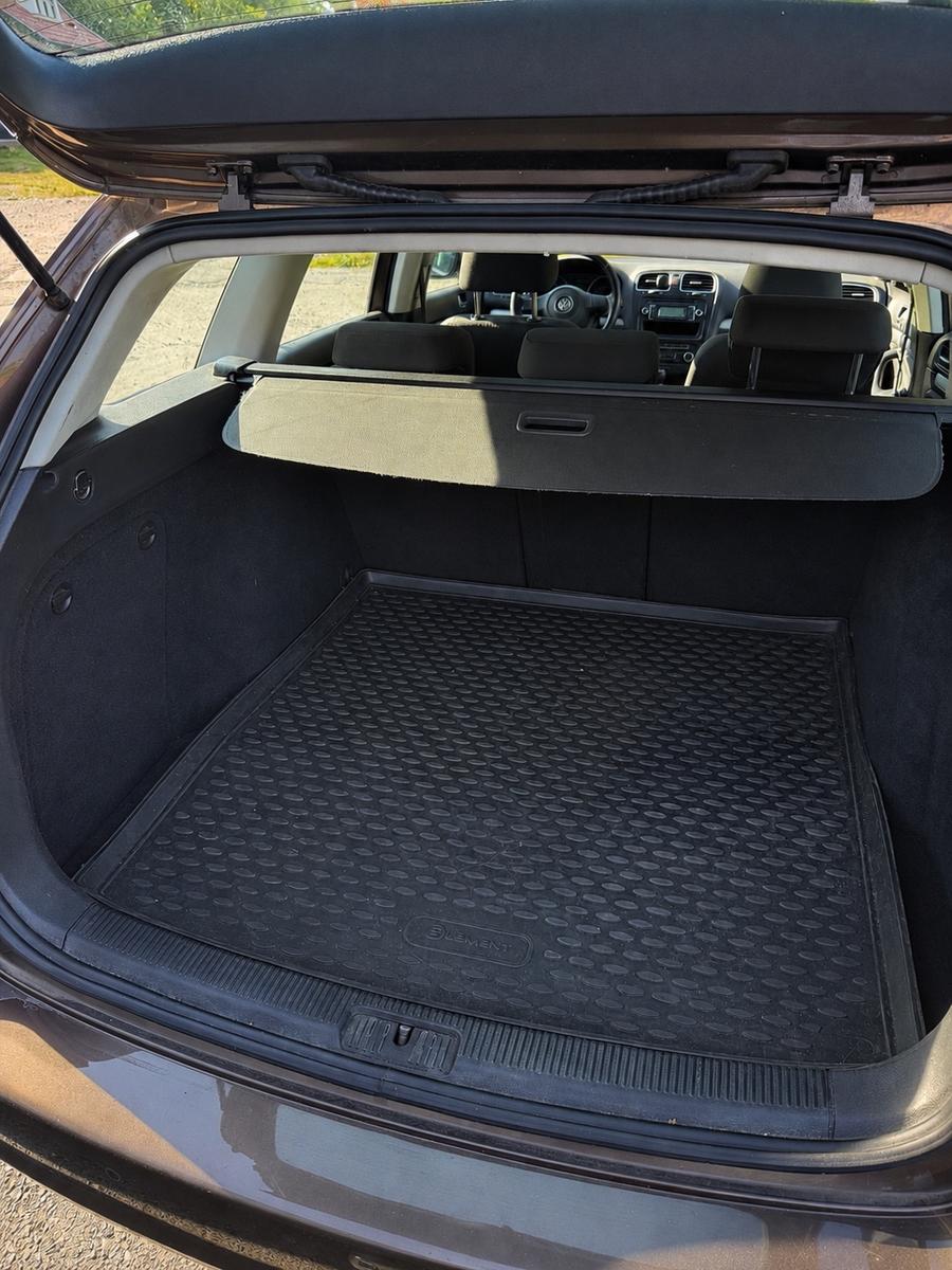 Volkswagen Golf 2011 — engine 1.598 cm³, 105 HP (77kW)