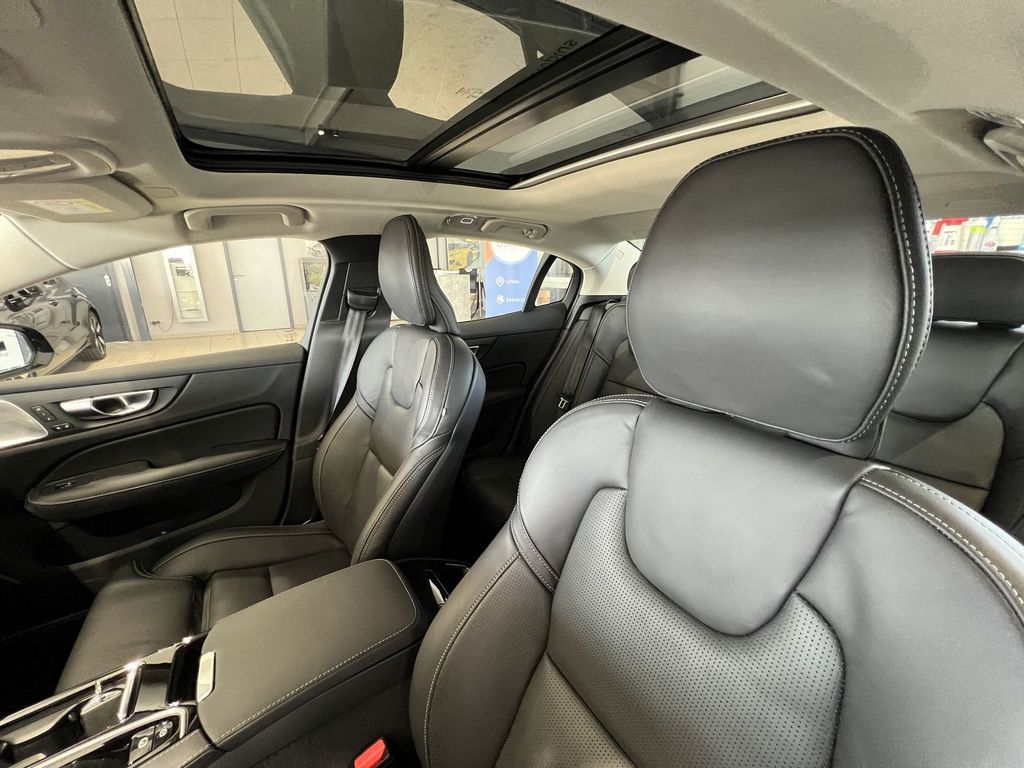Volvo S60 T8 Ultimate Dark Recharge AWD Massage B&W