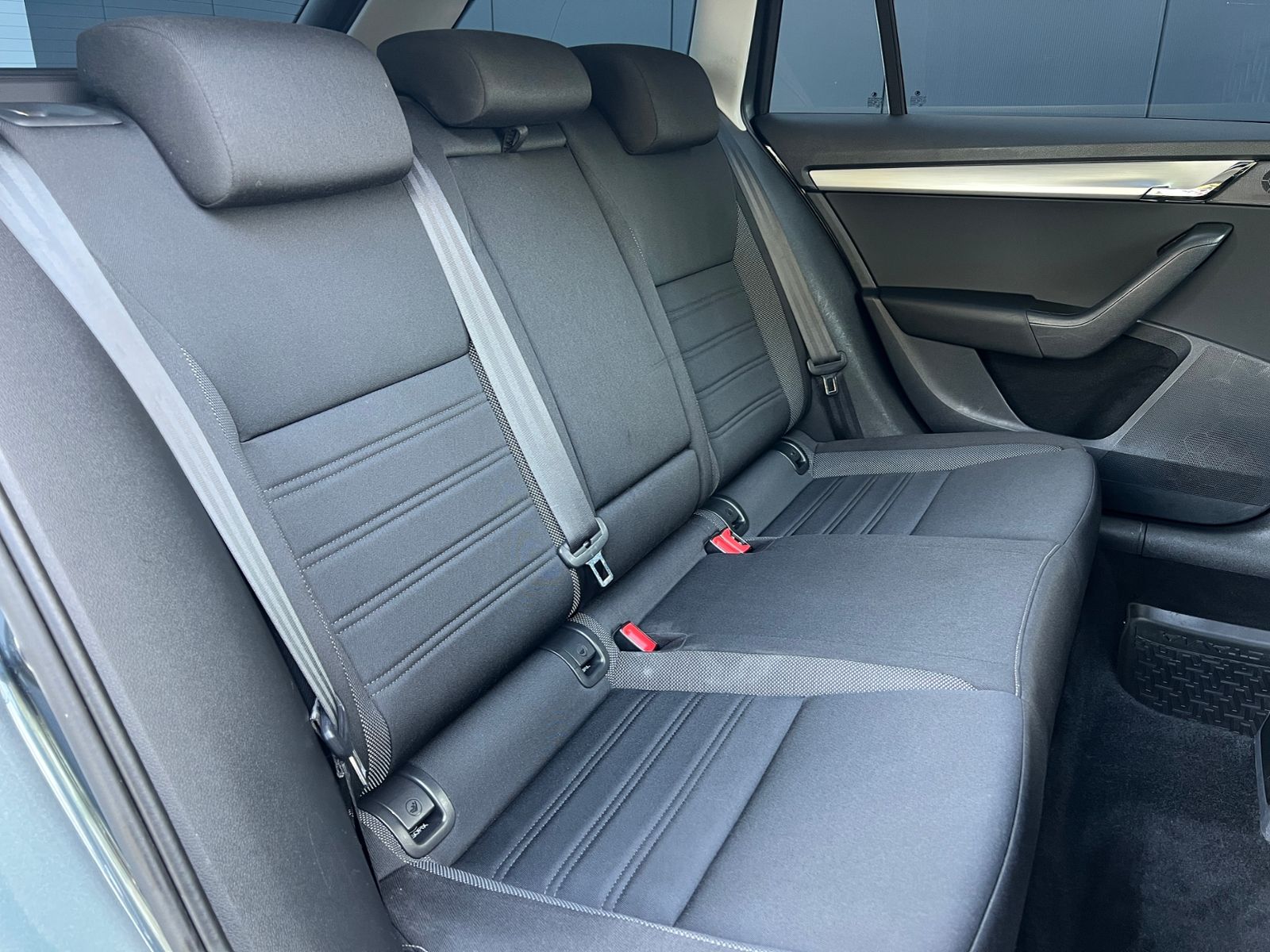 Fahrzeugabbildung SKODA Octavia III Combi Ambition 1.5 TSI DSG *Navi, Cl