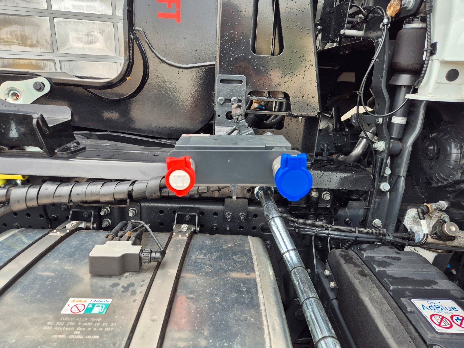 Fahrzeugabbildung Iveco X-Way AT300X48Z/P HR OFF 6x4 Hiab Winterdienst