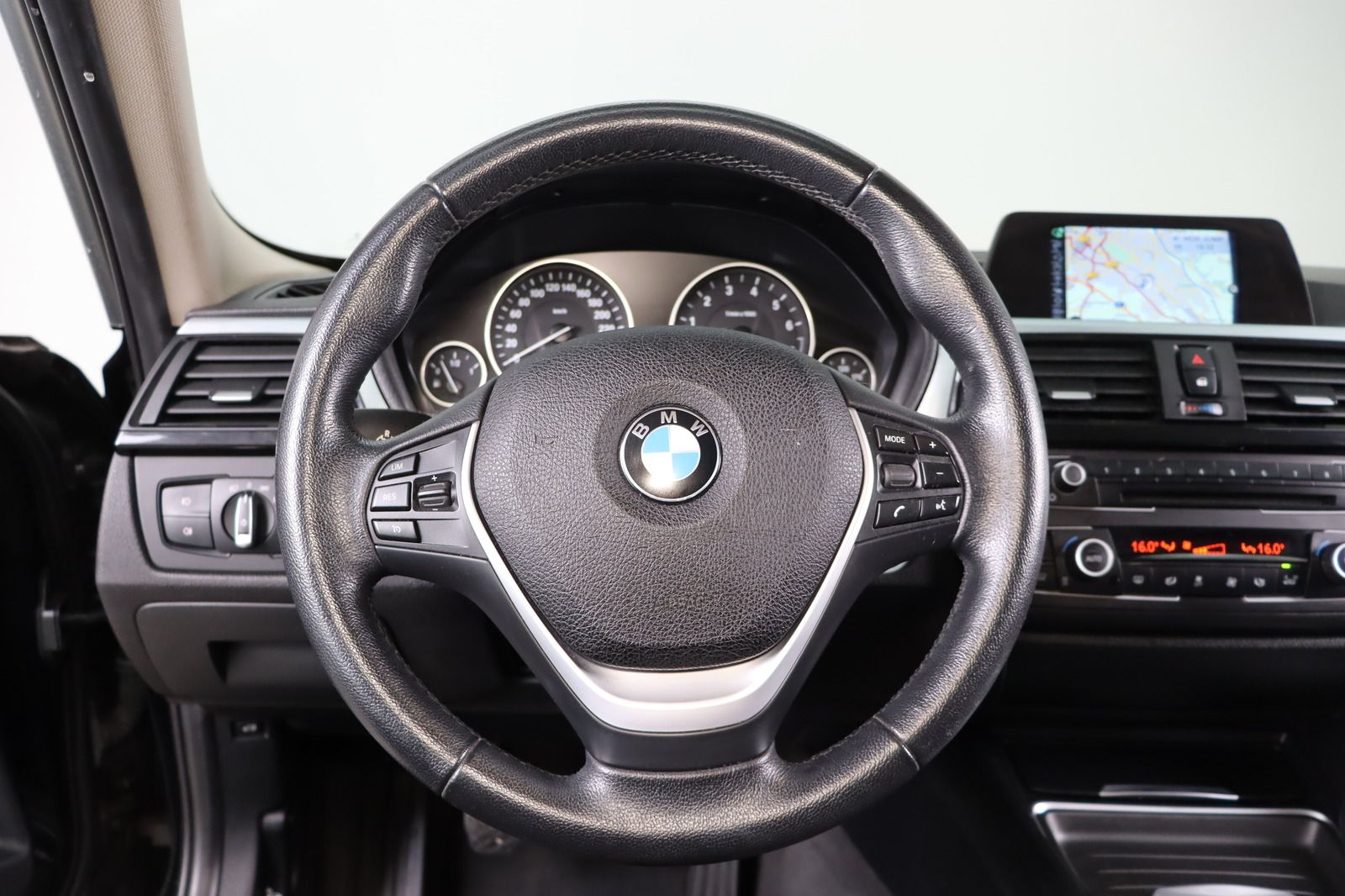 Fahrzeugabbildung BMW 316 i Modern Line * Bi-Xenon * Navi