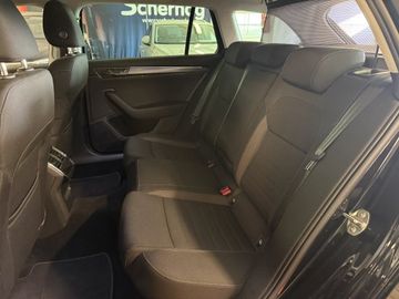 Fotografie des Skoda Superb Combi 2,0l TDI DSG Scout 4x4
