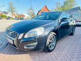 Volvo V60 Kombi Momentum - gebrauchte Volvo V60 aus dem Jahr 2011