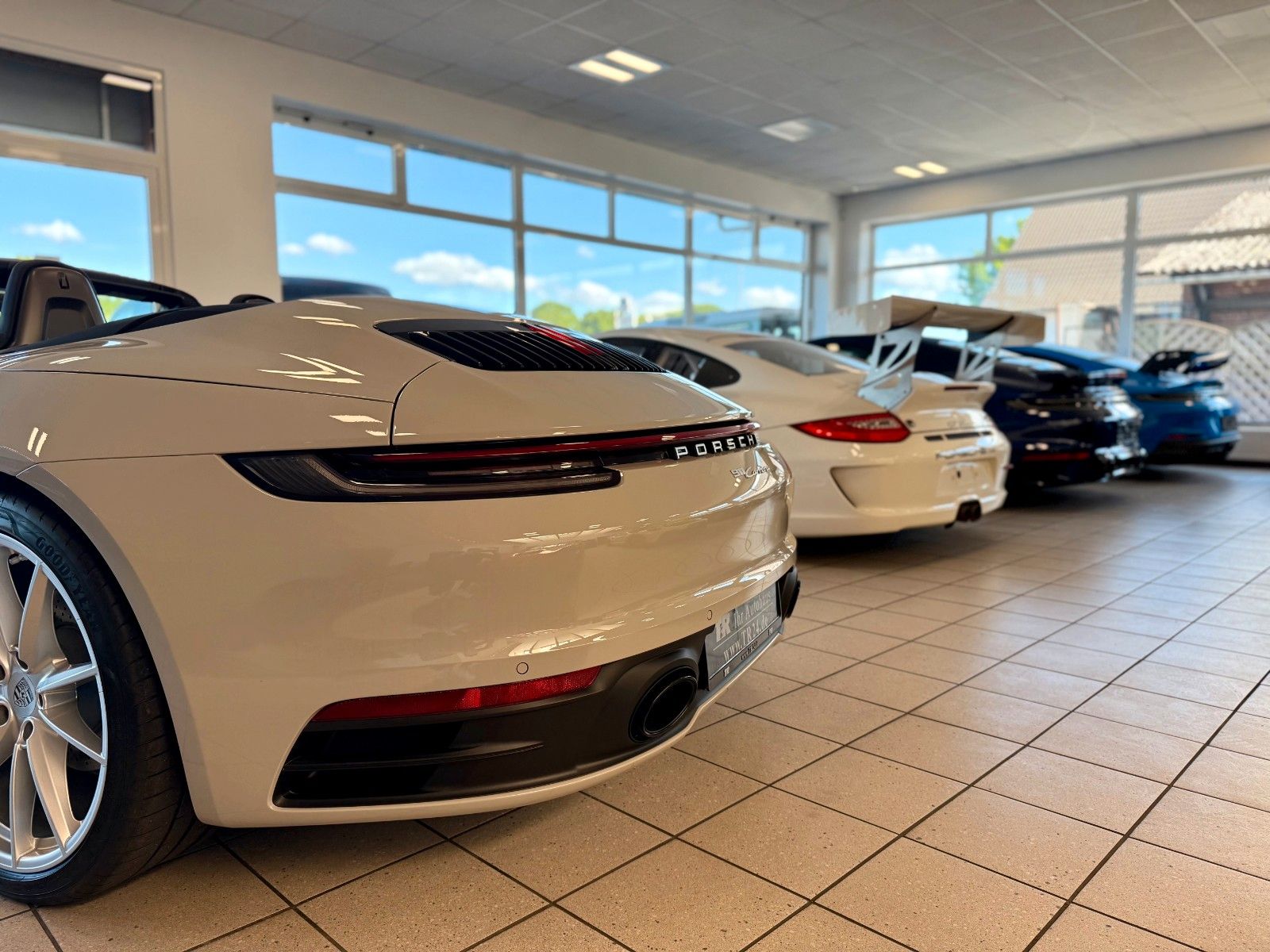 Fahrzeugabbildung Porsche 911 992 Carrera Cabrio Sportabgas/ACC/18-Wege