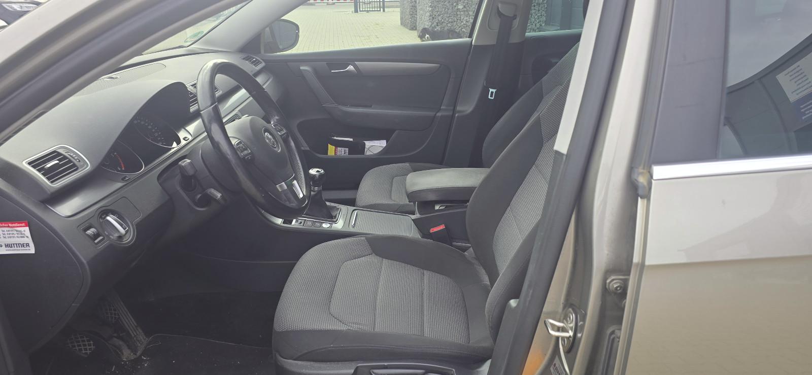 Volkswagen Passat 2012 — photo 12
