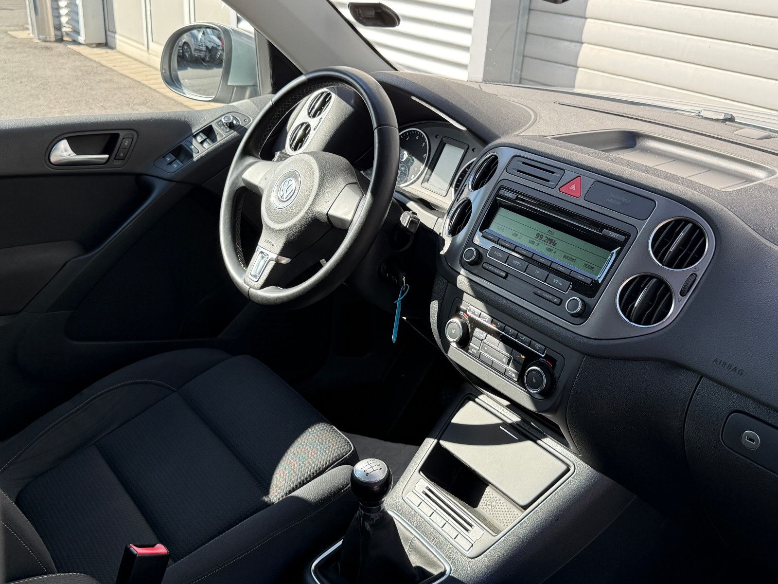 Fahrzeugabbildung Volkswagen Tiguan Team AHK Ambiente-Paket GRA SHZ PDC