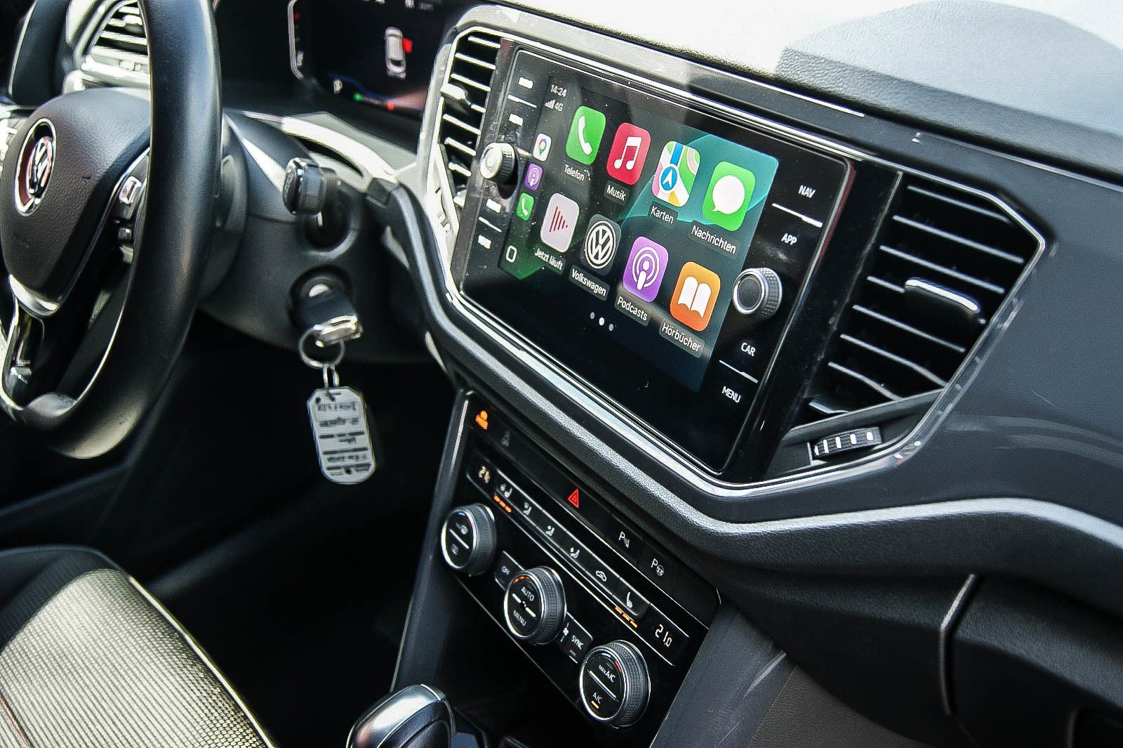 Fahrzeugabbildung Volkswagen T-Roc 20 TDI DSG Sport NAVIGATION SPORT VIRTUAL