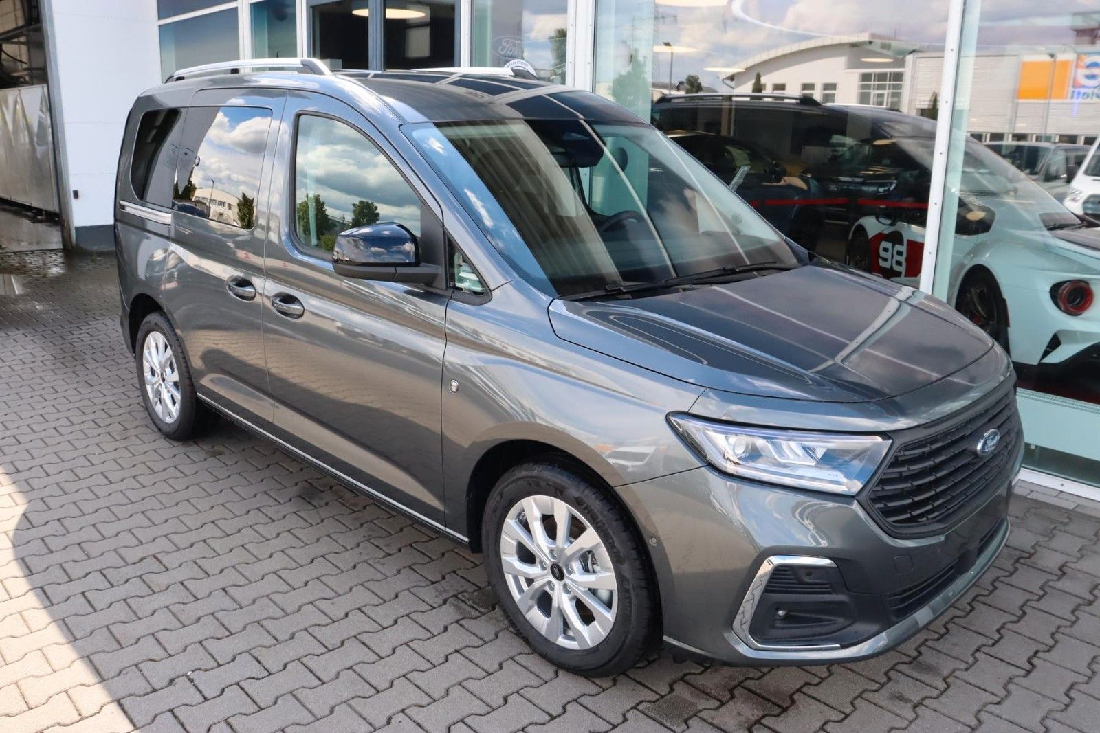 Ford Tourneo Connect Titanium L1 2.0 AHK 0,0% FIN* imagem 2