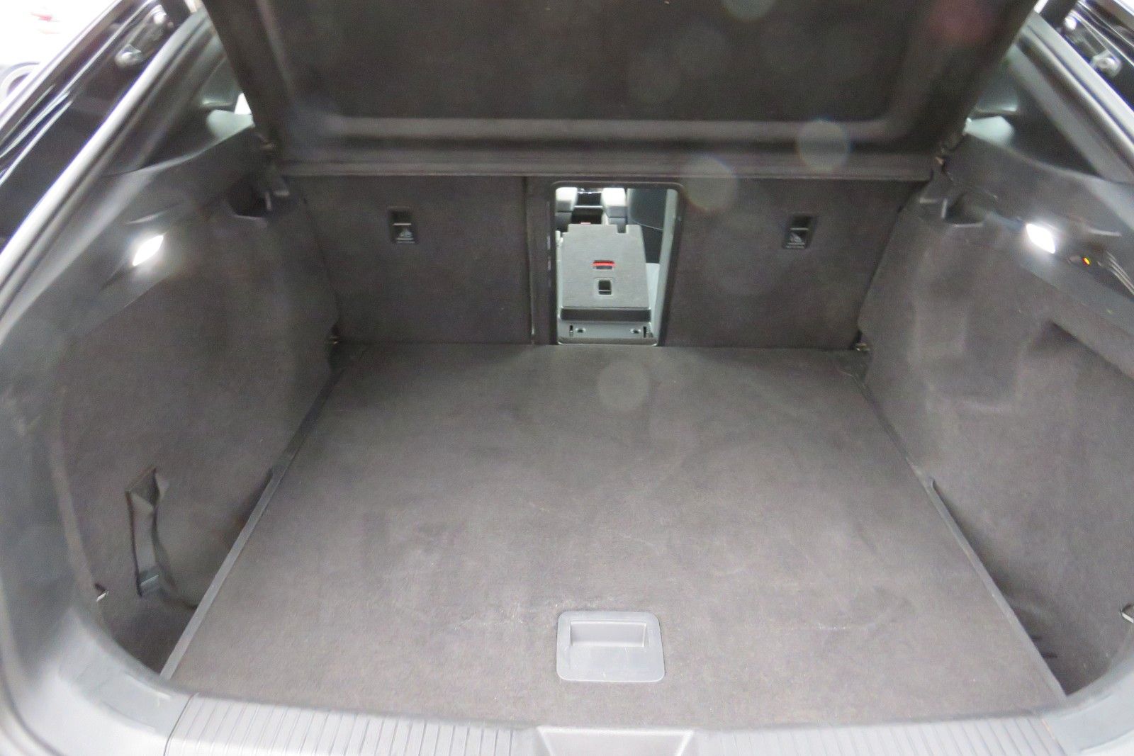 Fahrzeugabbildung Volkswagen ID.5 Pro 128 kW ASSISTENT-PAKET ACC AHK SITZH 1H