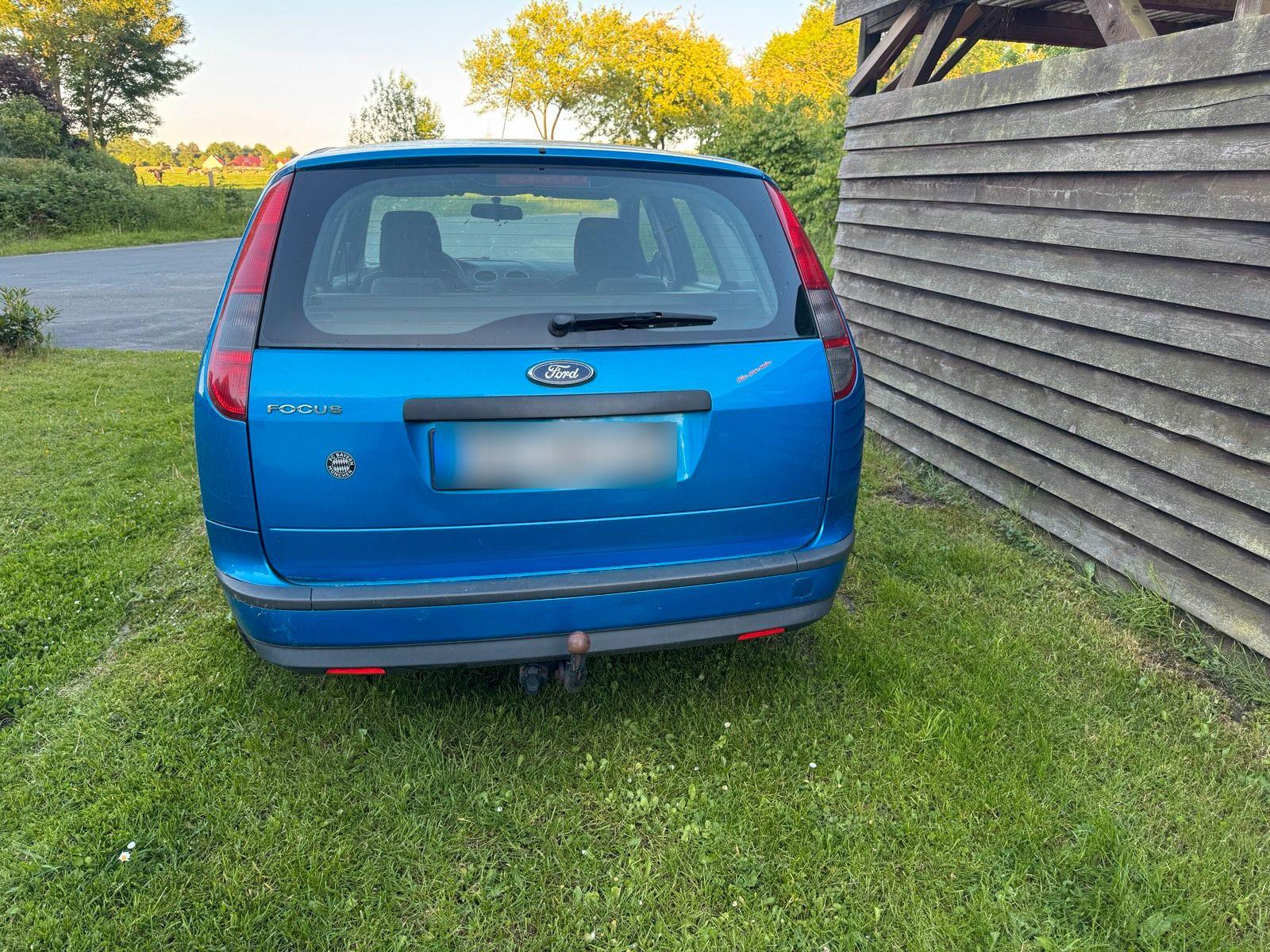 Ford Focus 2005 — rear view