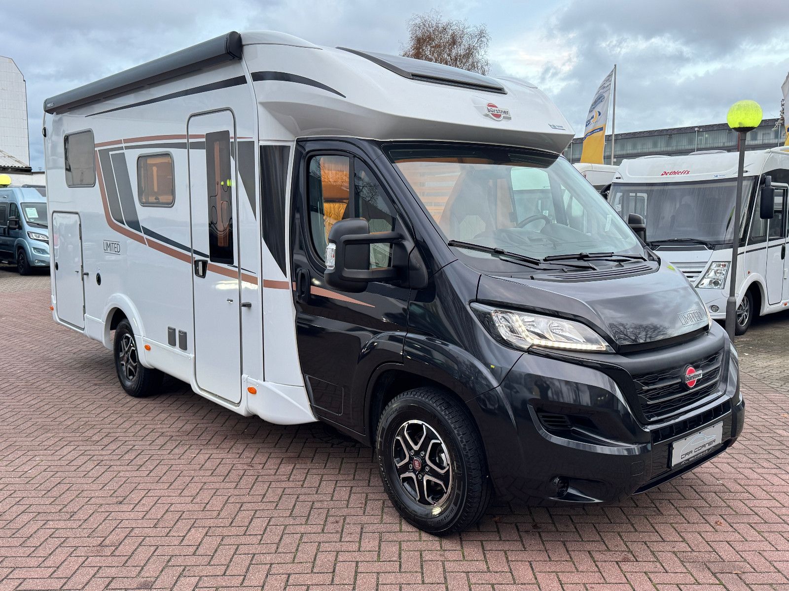 Fahrzeugabbildung Bürstner LIMITED T 690 G FIAT 9G-AUTOMATK HUBBETT SAT TV