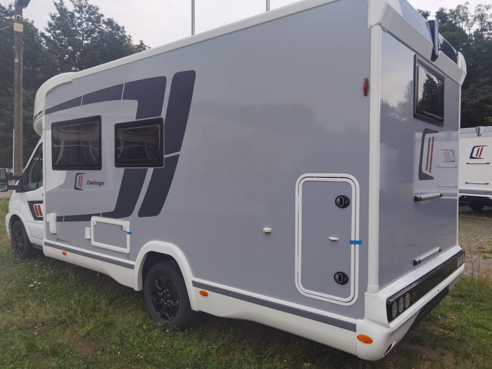 Fahrzeugabbildung Challenger 380 Graphite Edition