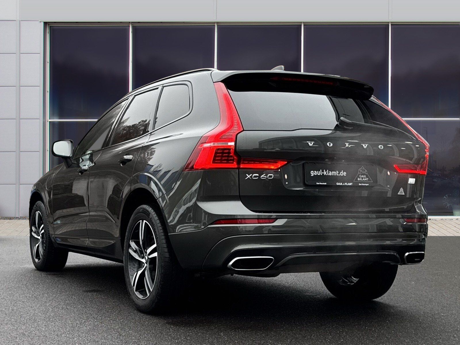 Fahrzeugabbildung Volvo XC60  R-Design Expression Recharge Plug-In Hybri