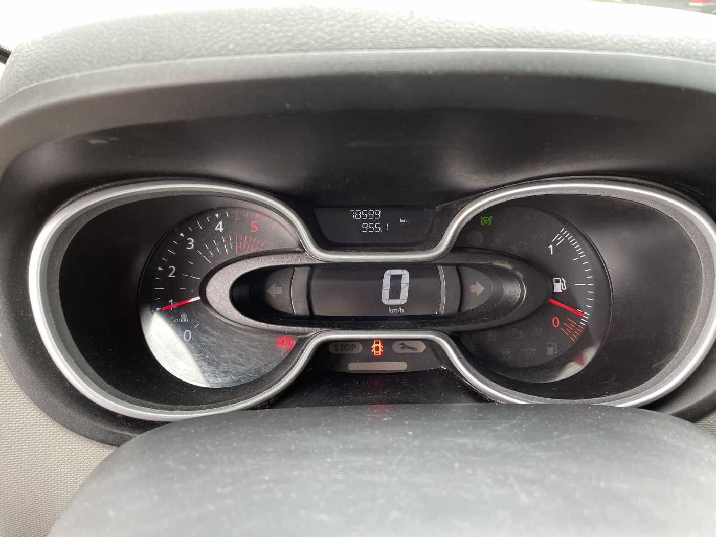Fahrzeugabbildung Renault Trafic dCi 120 L1H1 / France Elavateur 091F 9m