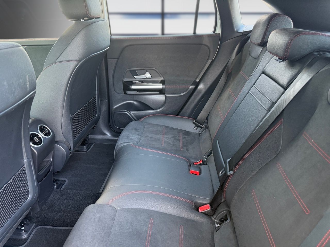 Fahrzeugabbildung Mercedes-Benz EQA 300 4M BONUS+AMG+AHK+MEMORY+360+DISTR+2Z-KLI