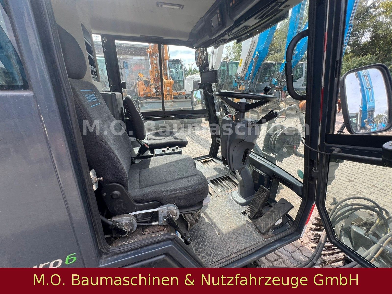 Fahrzeugabbildung Schmidt AEBI Schmidt Swingo 200 / Kehrmaschine /