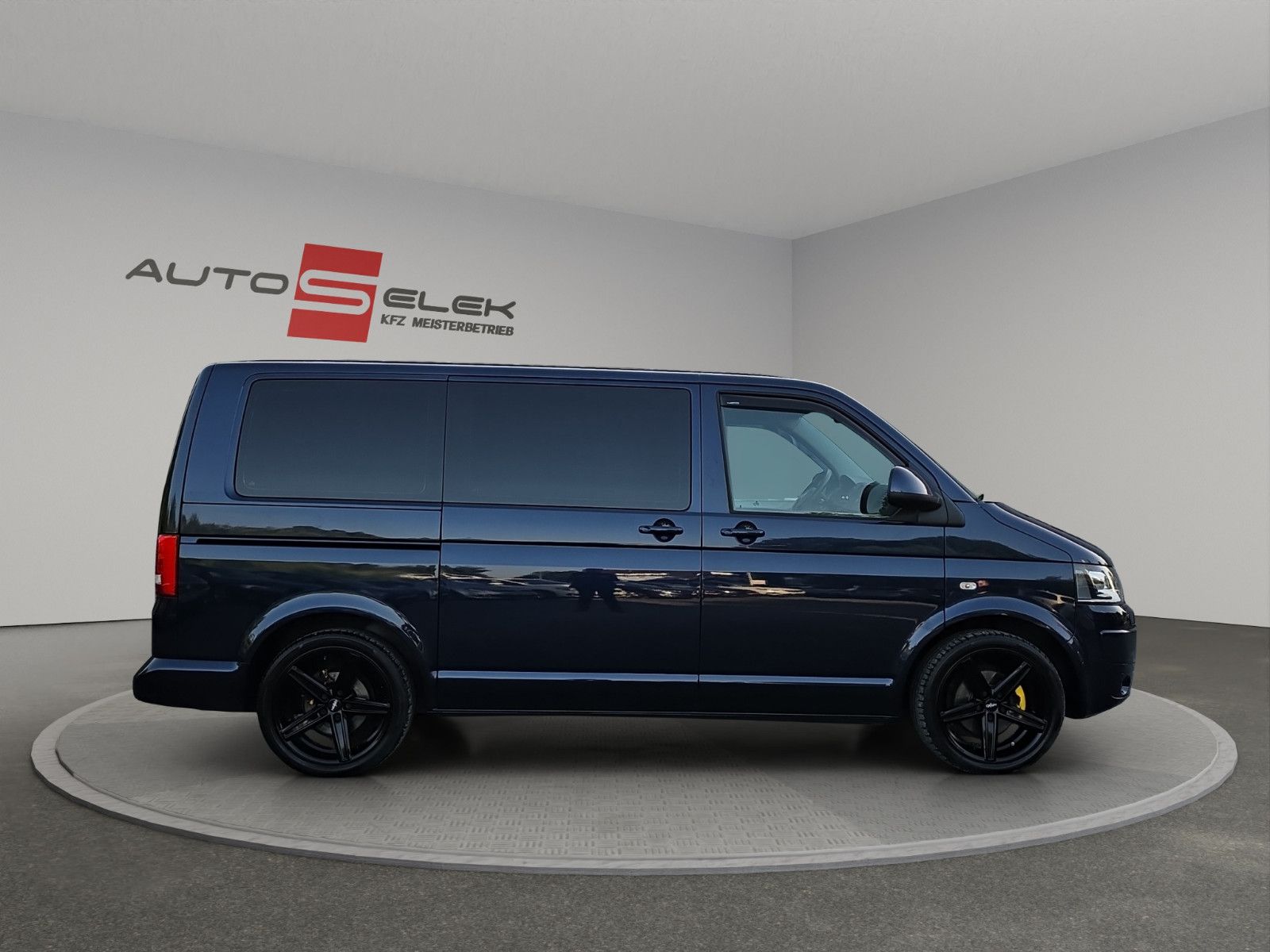 Fahrzeugabbildung Volkswagen T5 Transporter Bus Caravelle Trendline Aus 1Hand