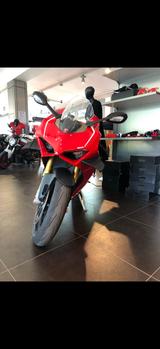 Ducati Panigale V4s - KICKSTARTER