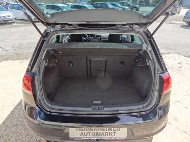 Fahrzeugabbildung Volkswagen Golf VII Lim. Allstar/DSG/Xenon/Navi/2.Hd/150PS/