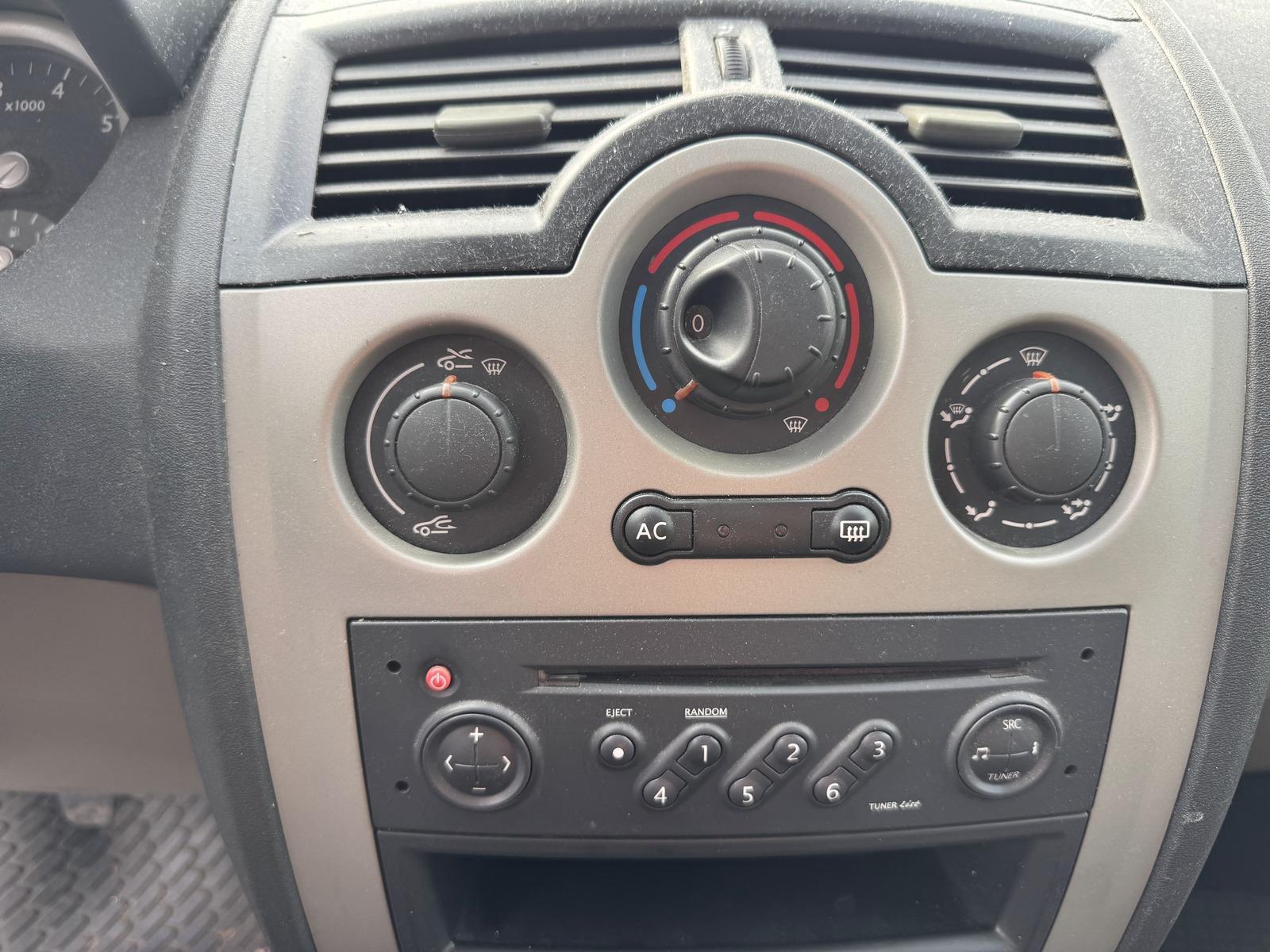 Renault Megane 2004 — photo 9