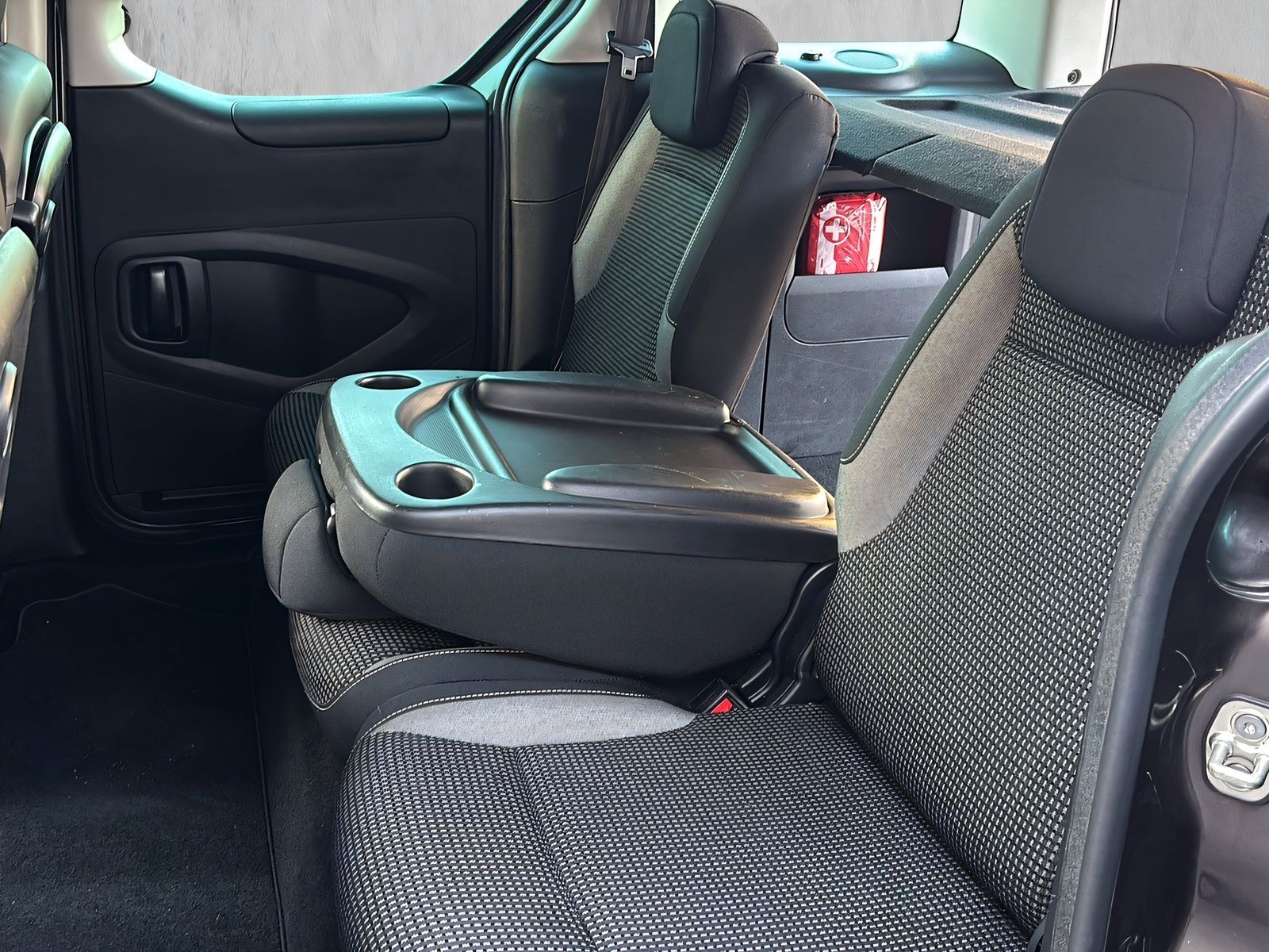 Fahrzeugabbildung Peugeot Partner Tepee Allure 1.2 Pure Tech Klimaaut.Temp