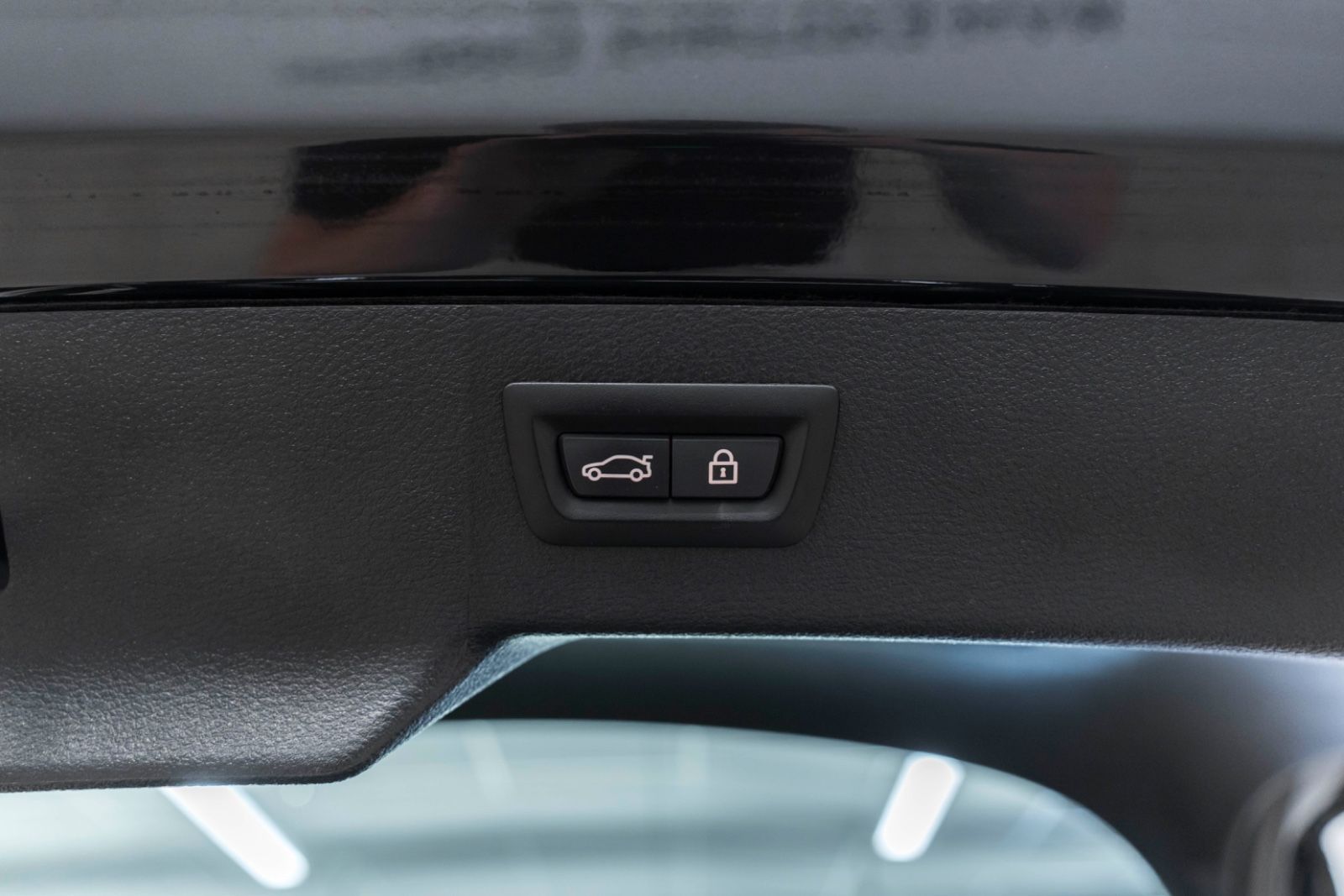 Fahrzeugabbildung BMW X6 xDrive50i M-SPORTPAKET 360° H&K ACC HUD TOTW