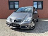 Mercedes-Benz A 150 5-Türig Klima Sitzheizung Pano Bluetooth - mit Benzin-Antrieb: Grau, Kombi, Bluetooth