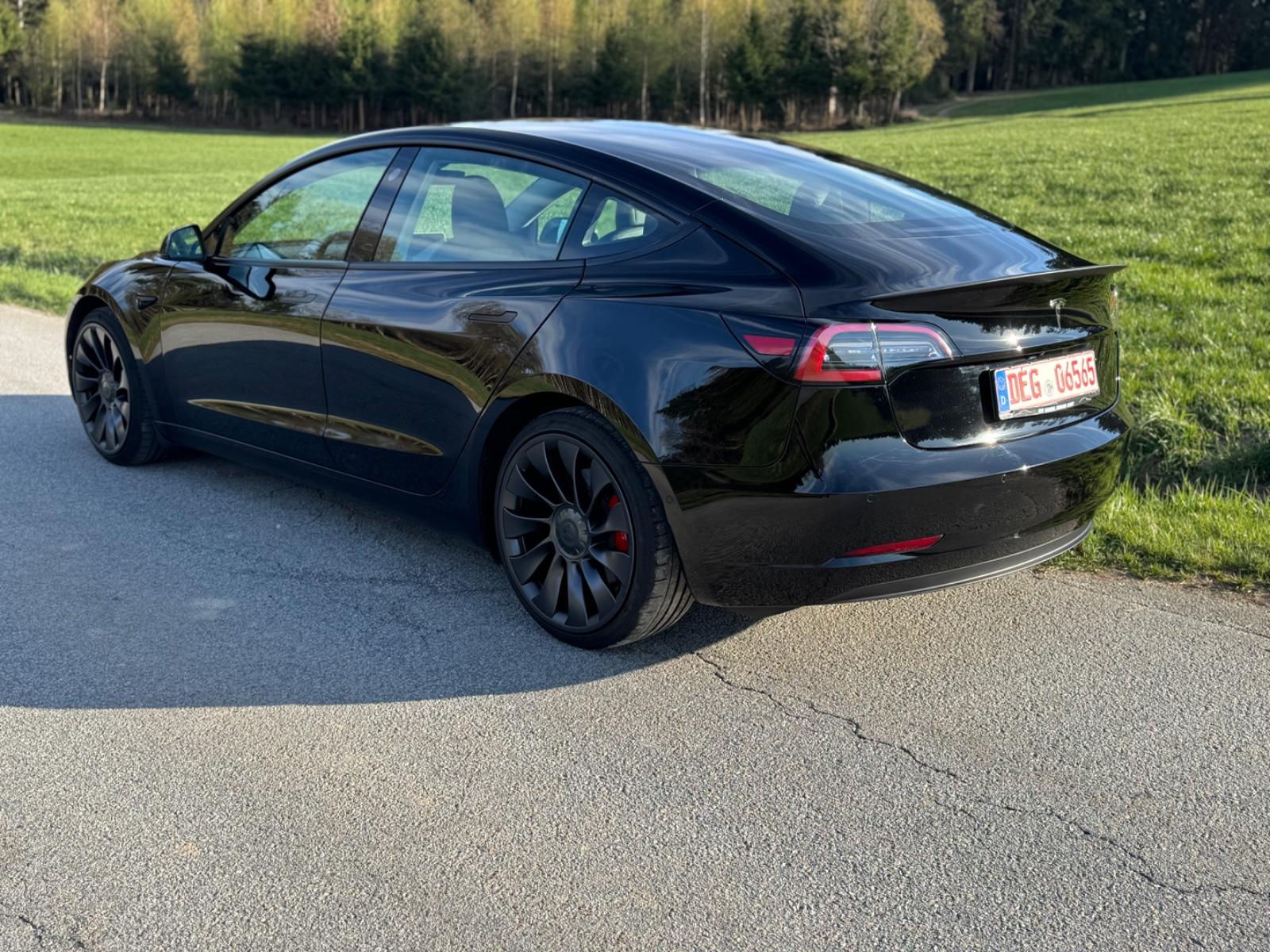 Tesla Model 3 Performance Dual AWD FACELIFT WÄRMEPUMPE