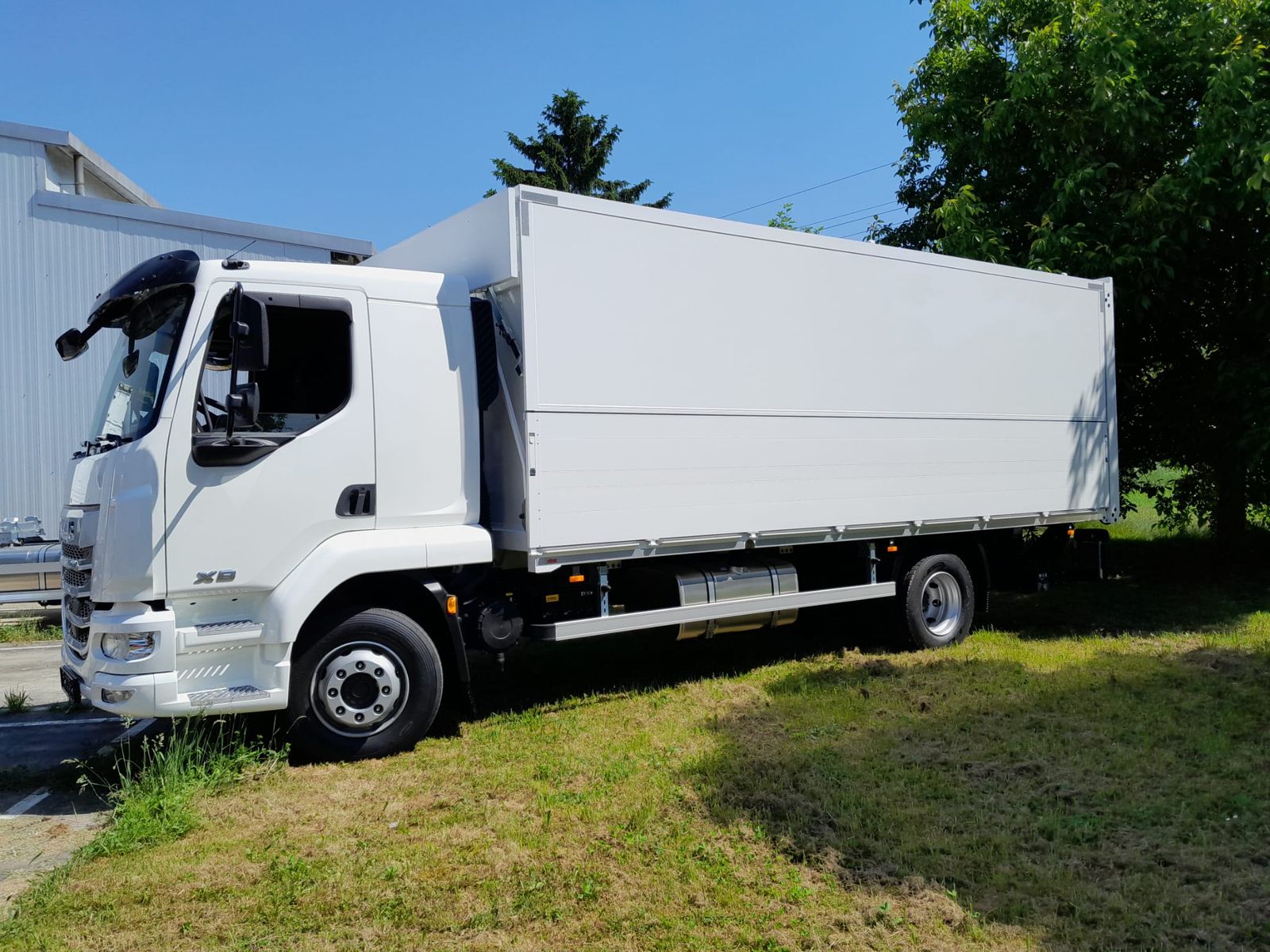 Fahrzeugabbildung DAF FA XB 290 16t Swing-Board-Aufbau