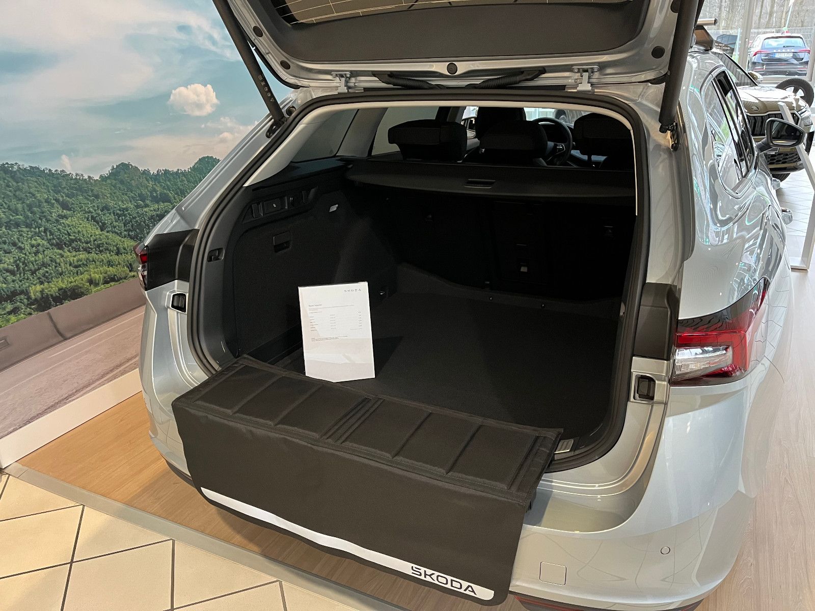 Superb Combi 2.0 TDI DSG ACC/Matrix/SHZ/Massage