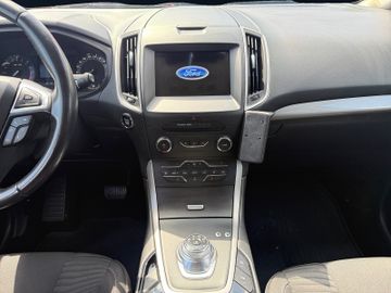 Ford S-Max - 11